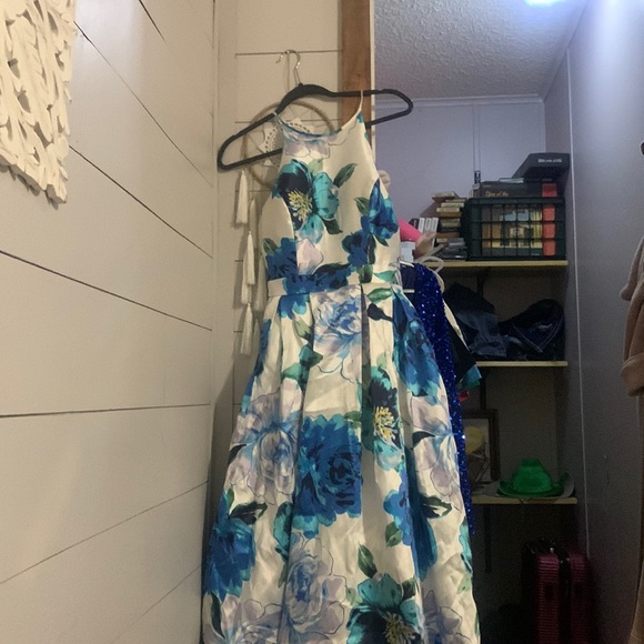 size 9 prom dress worn once - Picture 1 of 1